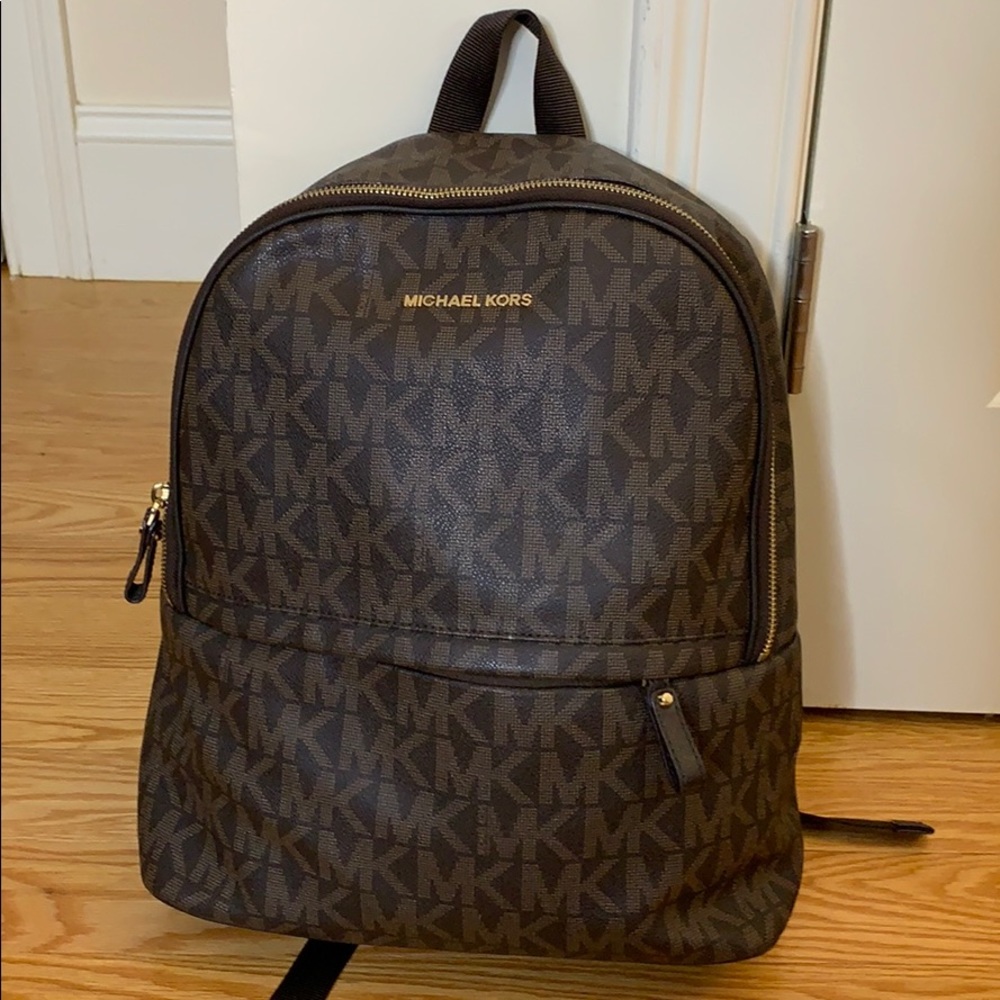 Nice authentic Michael kors bookbag.